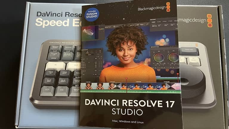 DaVinci Resolve Studio（ライセンス版）とSpeed Editorを箱から開封 