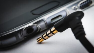 iPhoneの音楽を車内で聴くために購入したオーディオ変換ケーブルLightning-3.５mmAUX（DAC搭載）